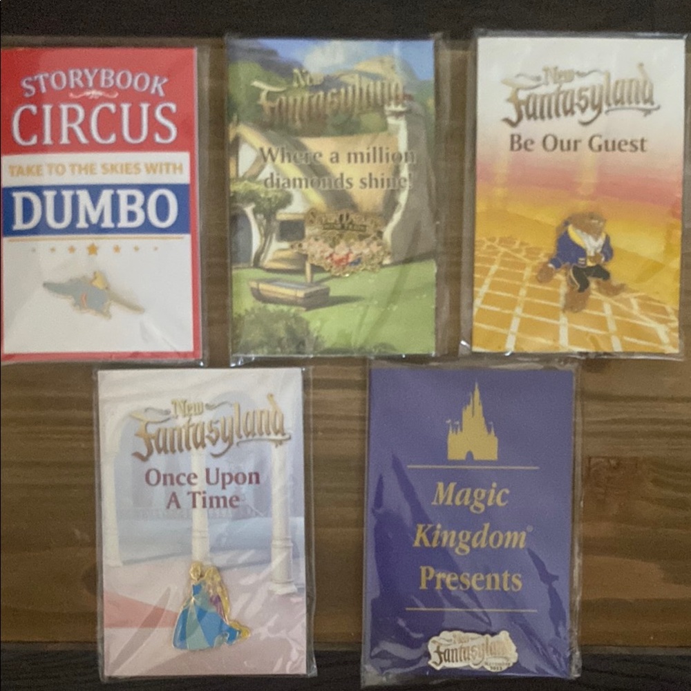 Disney‎ Magic Kingdom Cast Member Pin Set